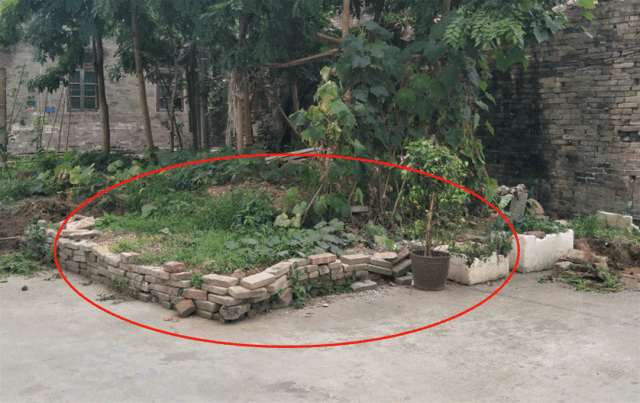 叠南在叠南社区圣堂,陈丰村附近,杂物堆放,建筑材料堆放屡见不鲜,影响