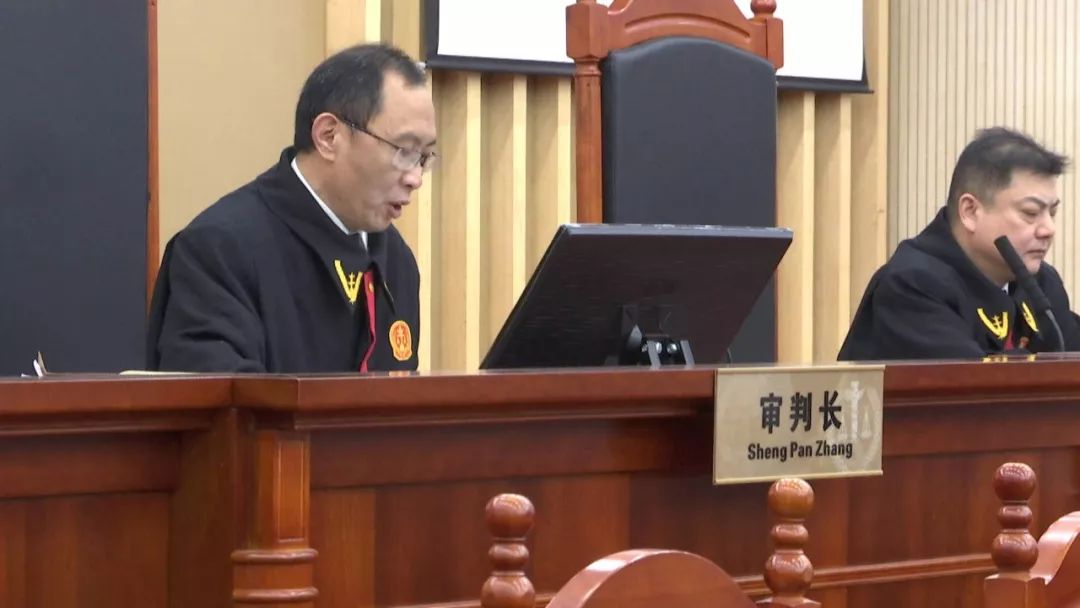 庭长被告人何某军网罗刑满释放人员,社会闲散人员,先后在南通,扬州市