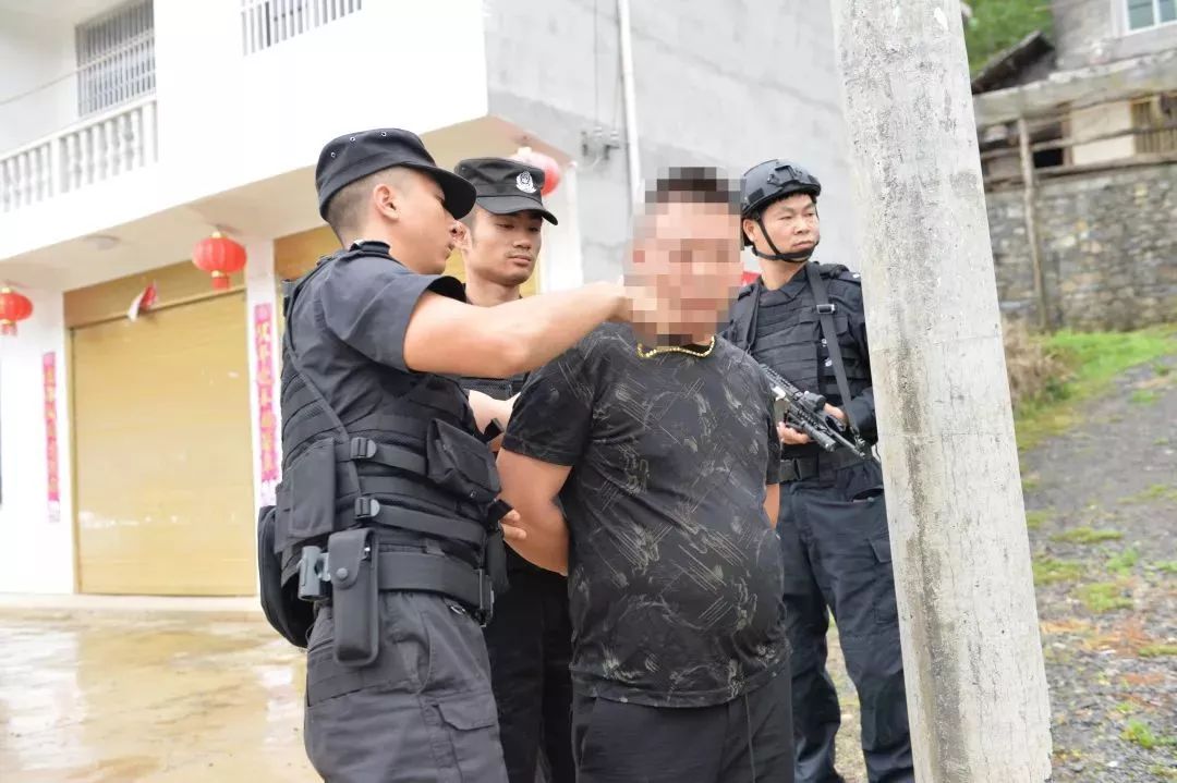 重庆警方打掉首例村霸恶势力集团 抓获嫌犯50余人