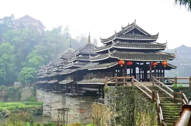 石围仫佬族民俗博物馆是罗城首个屯级博物馆,馆内文物分一楼,二楼陈展