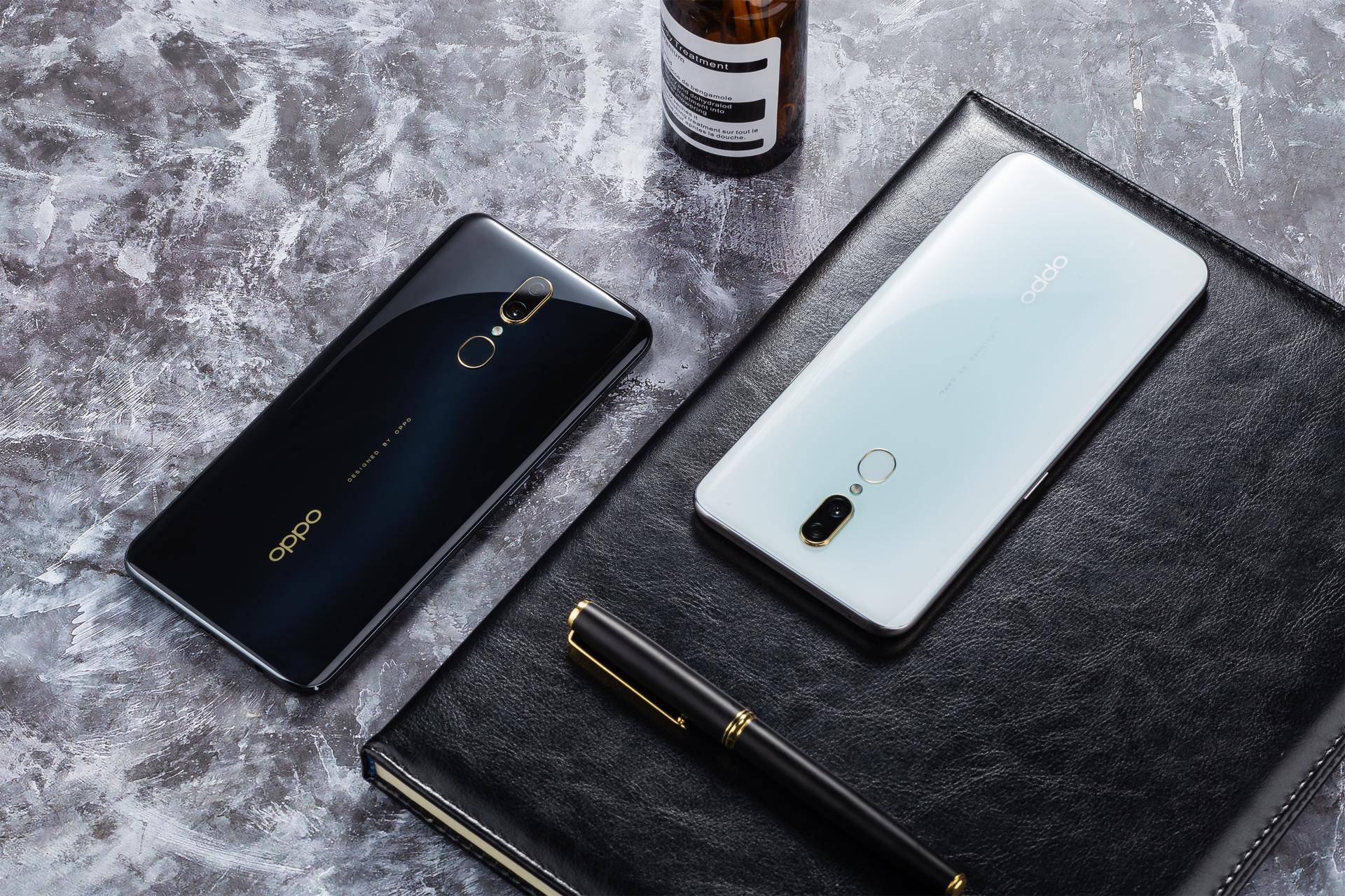 oppo a9x秉承oppo手机一贯的高颜值,它的正面屏幕采用的是6.