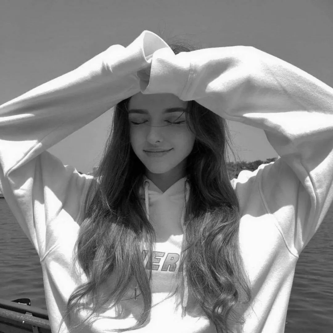 黑白头像丨只有意志坚强的人才能到达彼岸