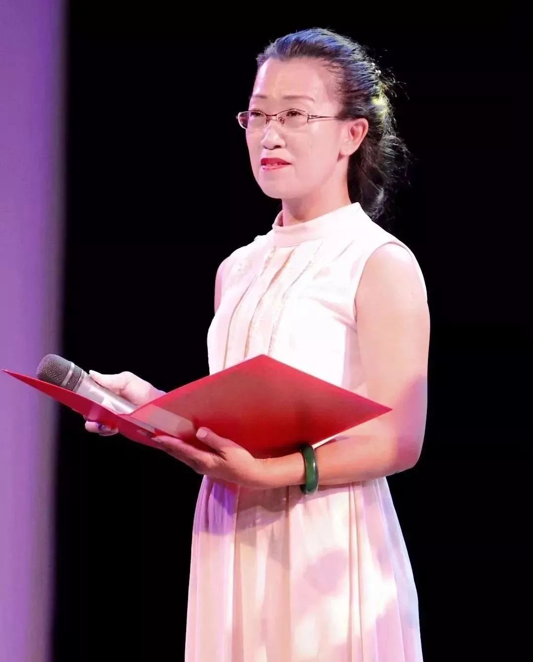 经济广播团长好声音郑琴青岛市服饰会副会长满满艺术团指导老师做客