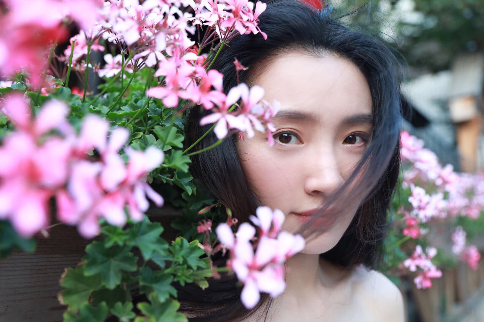 女主陈芋米在《喜欢你时风好甜》中饰演封双双的时候,就深得观众的