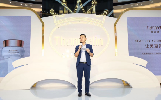 梵蜜琳总裁蔡彬弟的发言拉开了梵蜜琳品牌日庆典暨新店