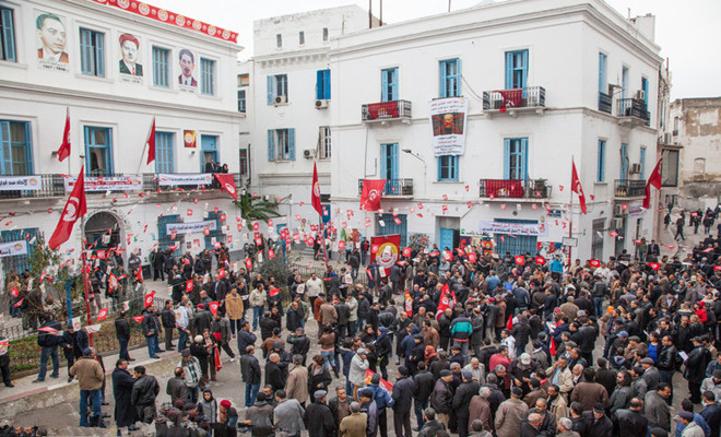 于是被人称为"玫瑰花革命"