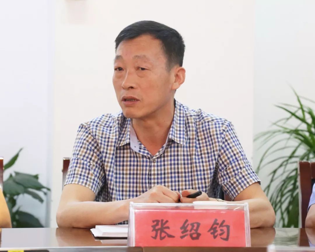 区委常委纪委书记监委主任徐凯盛以人大代表身份进选区