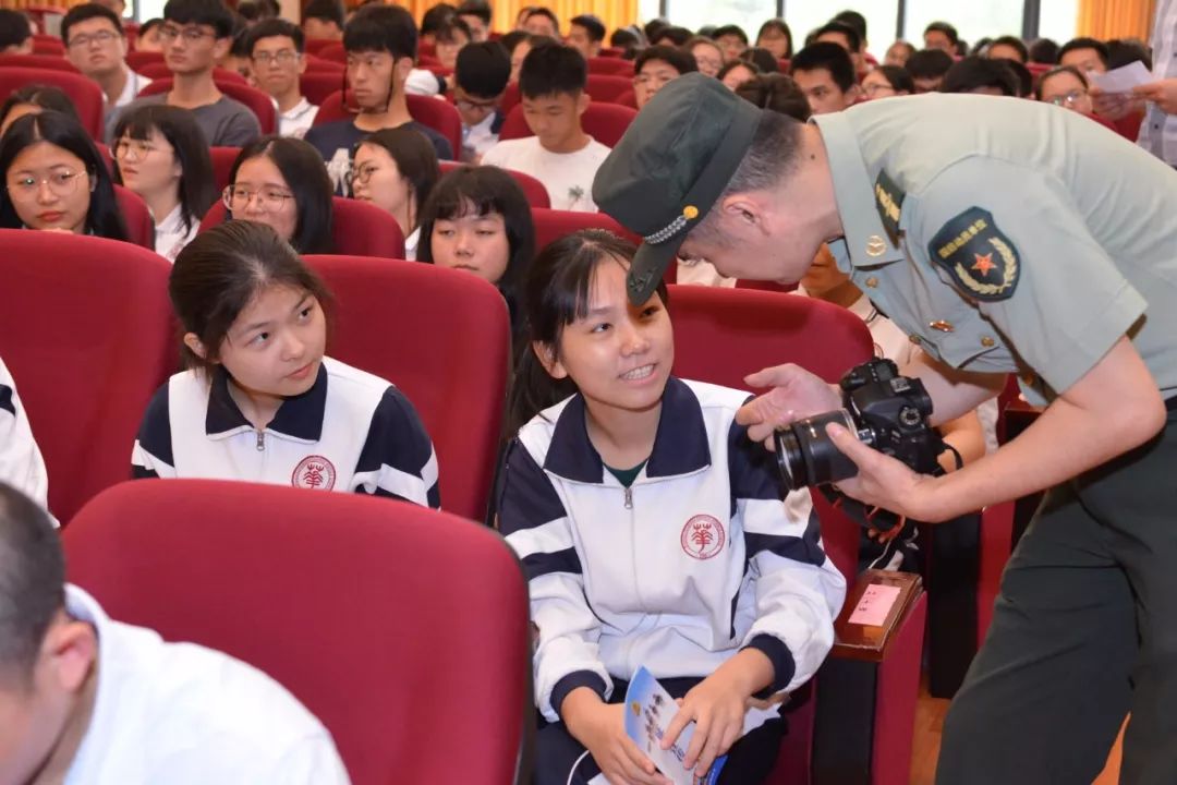 保家卫国砺青春 ——普宁市武装部,教育局联合到普宁华侨中学举行2019