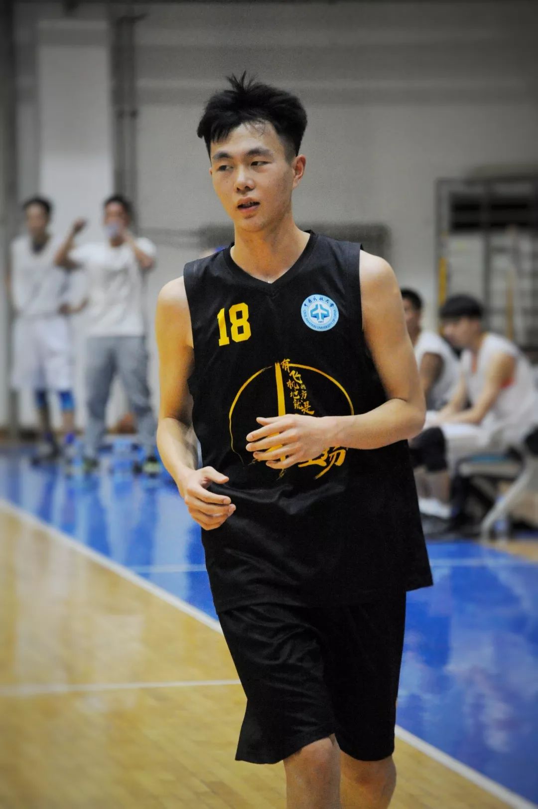 的情况下将球打进球队士气瞬间大增阿卜杜萨拉木继续突破对方内线