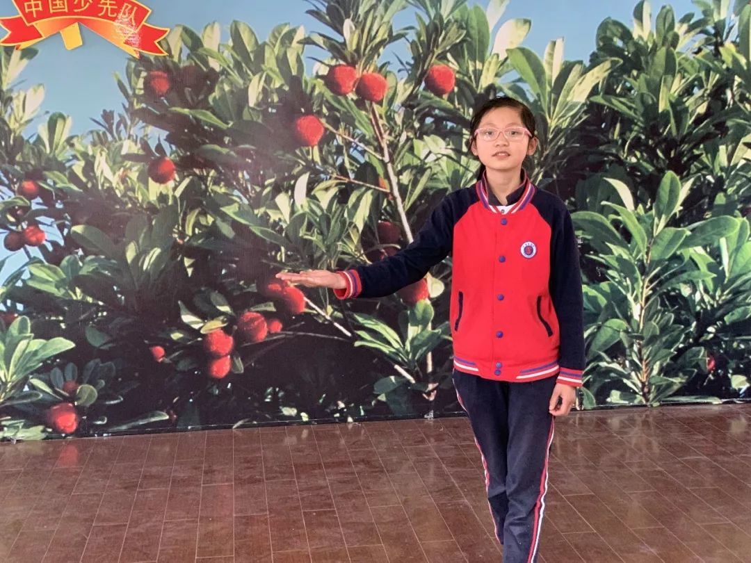 不仅提高了我的朗诵能力,还让我认识了一位为了学生牺牲自己的殷雪梅