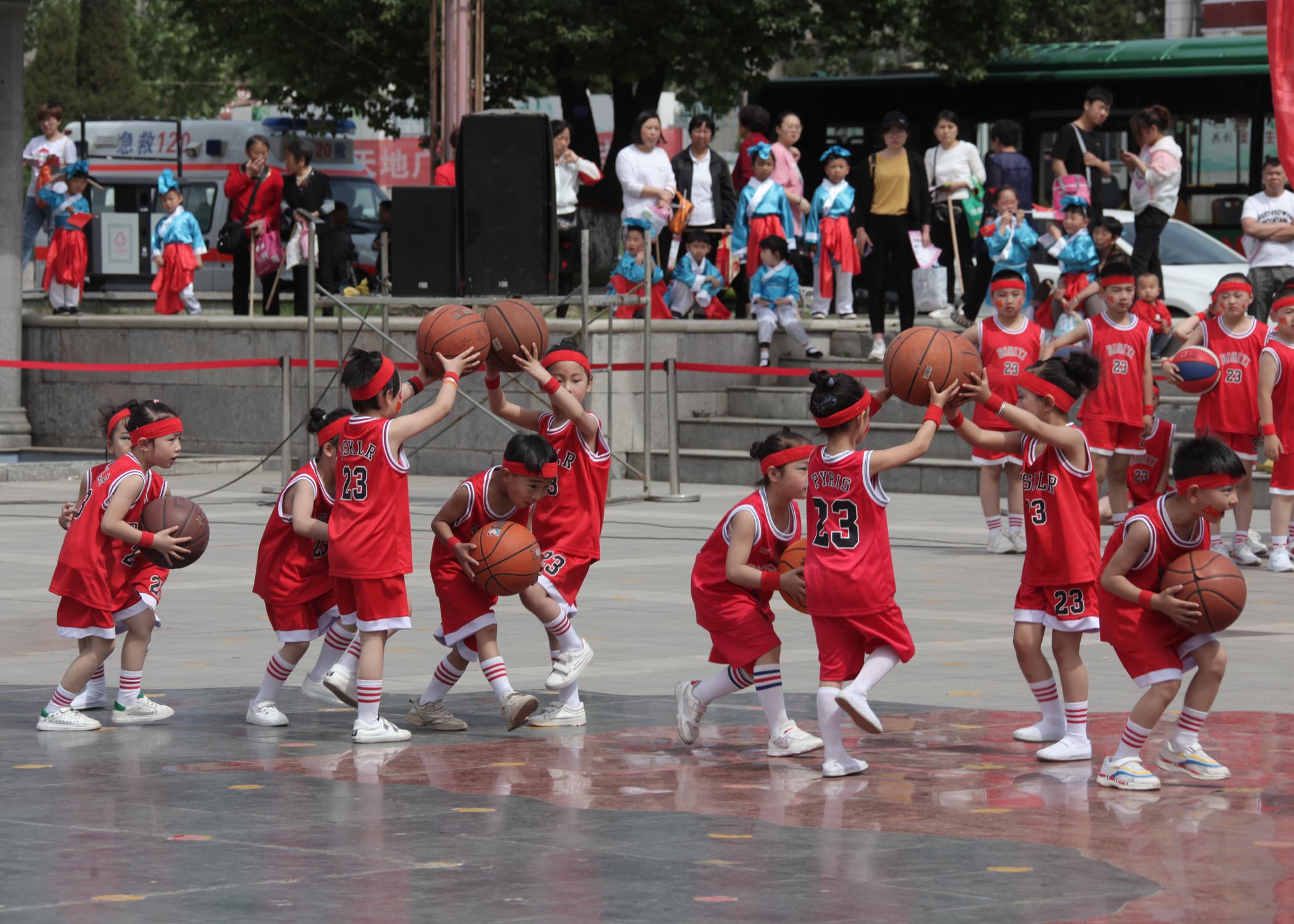 长治市潞城区举办首届少儿篮球表演赛
