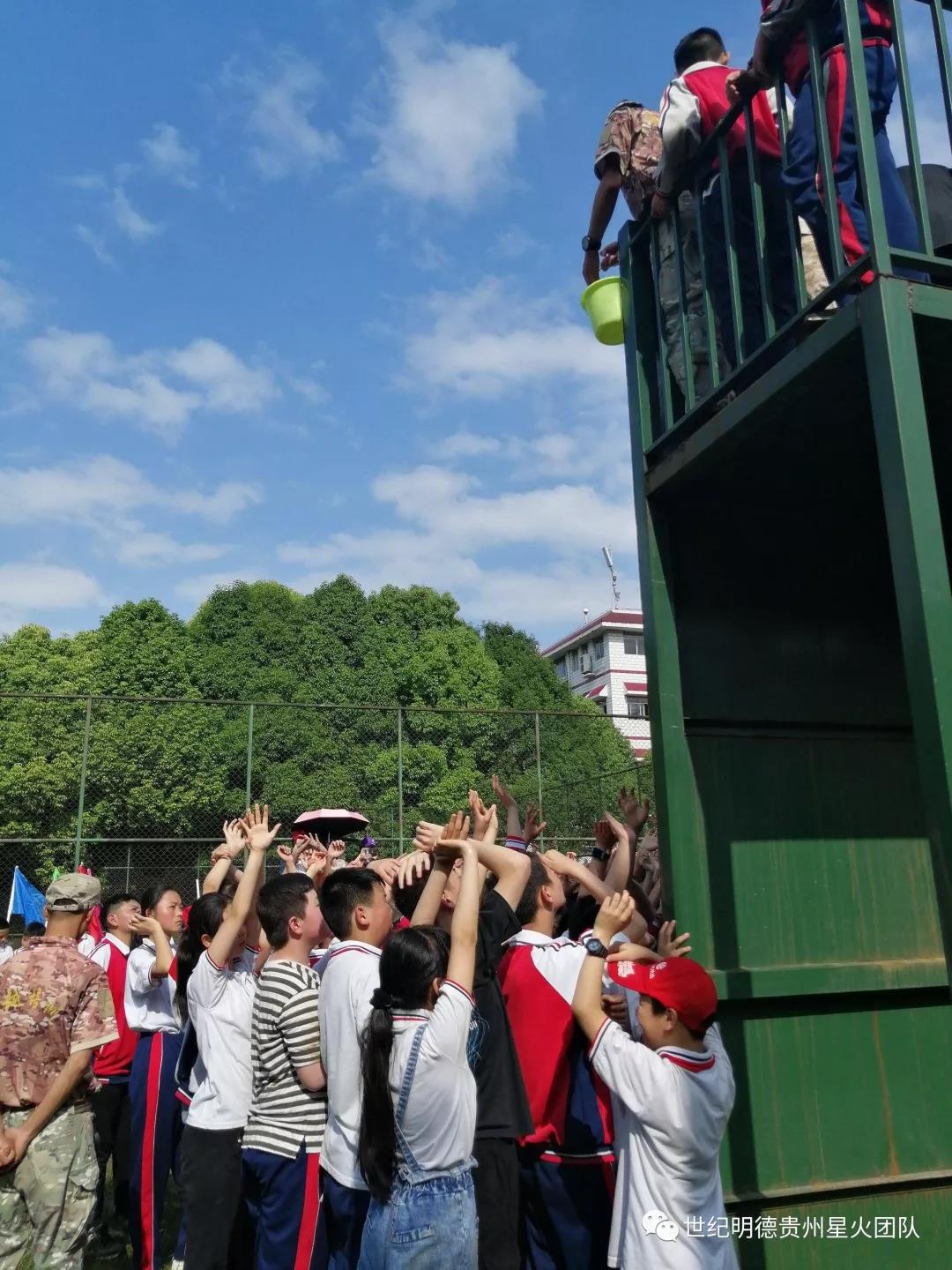 众志成城砥砺前行难忘母校