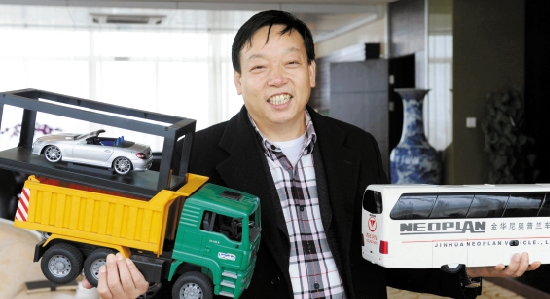 背水一战,"我是打不死的庞青年"即便如此,61岁的