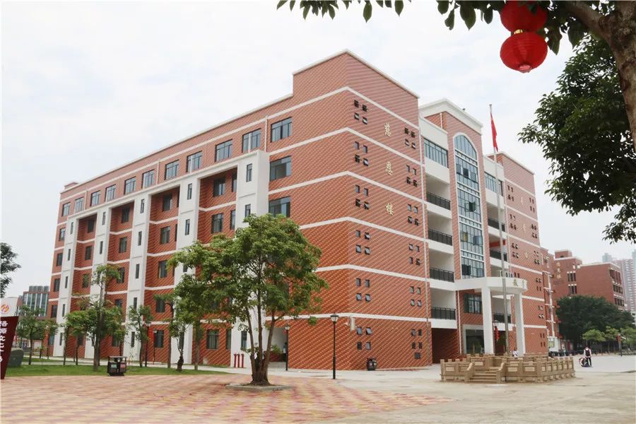 泉州市十一中作为洛江区唯一的考点,为给考生营造安全有序的考试环境