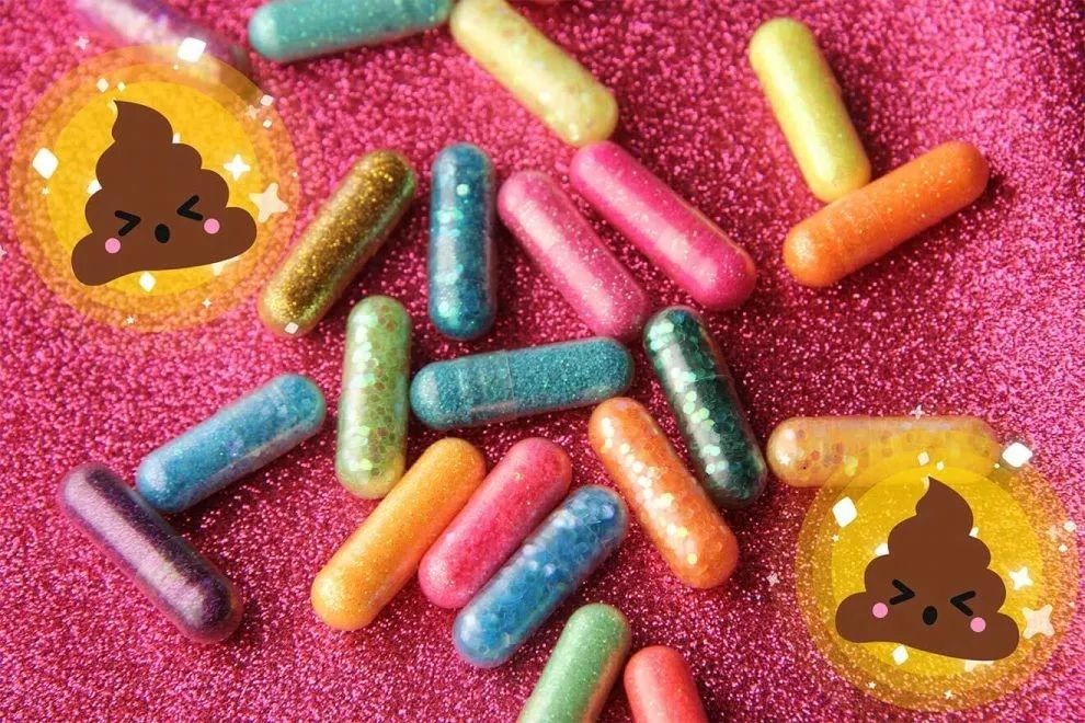这种名叫 glitter pills 的胶囊,能让人拉出水晶彩虹一般的屎.