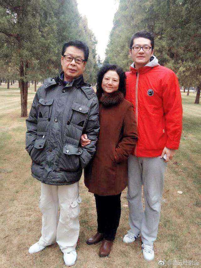 德云社谢金陪妈妈游上海老人家气质优雅怎么称呼她网友犯了难