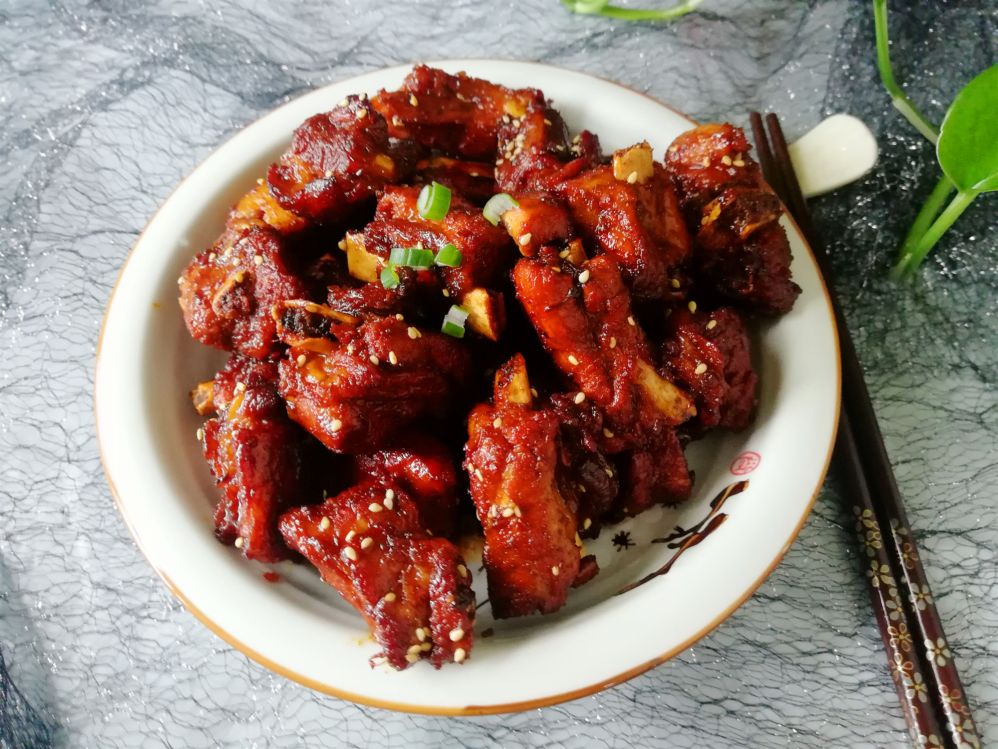 原创得学会这个排骨的做法,家里来客人露一手,色香味俱全,老幼皆宜