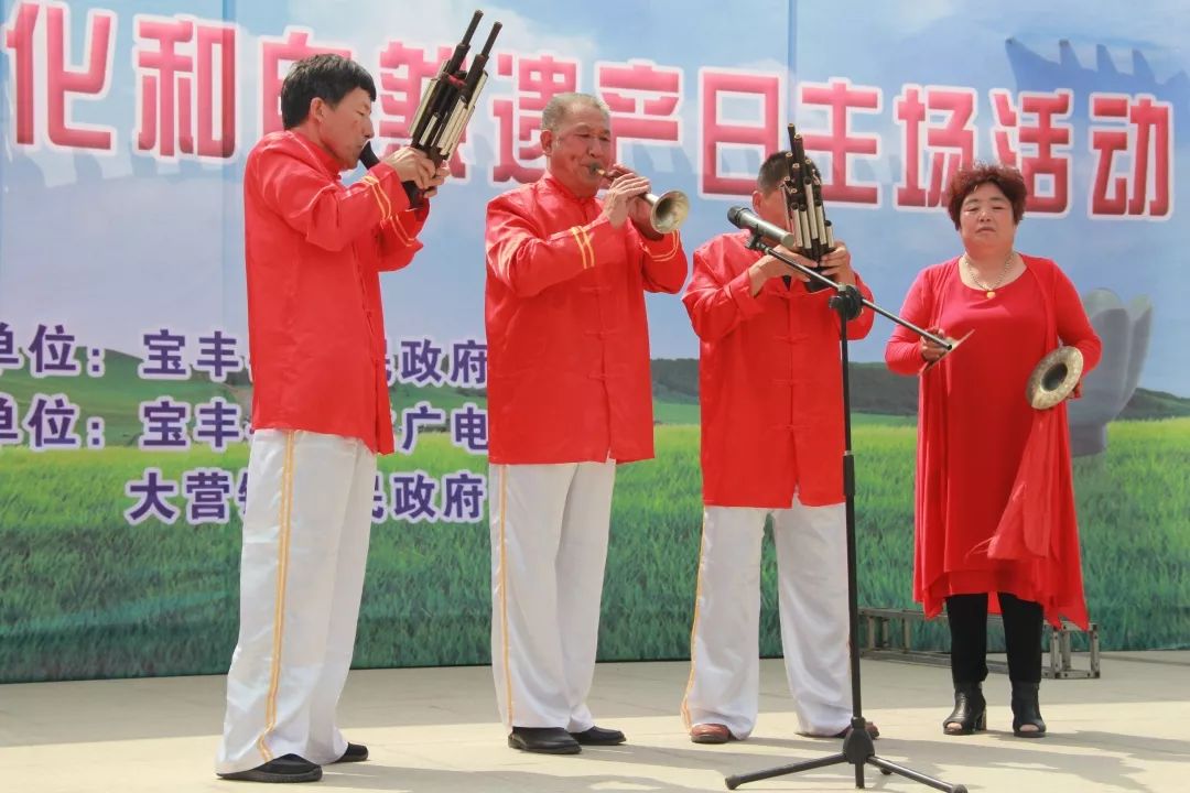 一是随唢呐的传入,同时传入一些专用曲牌,如《一枝花《庆胜利》