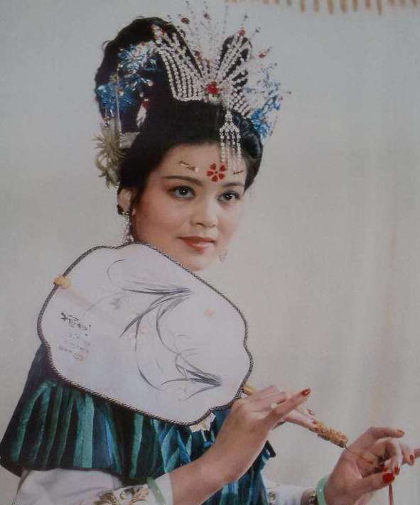 1981年老电影杜十娘女主的形象和格调被拔得太高了