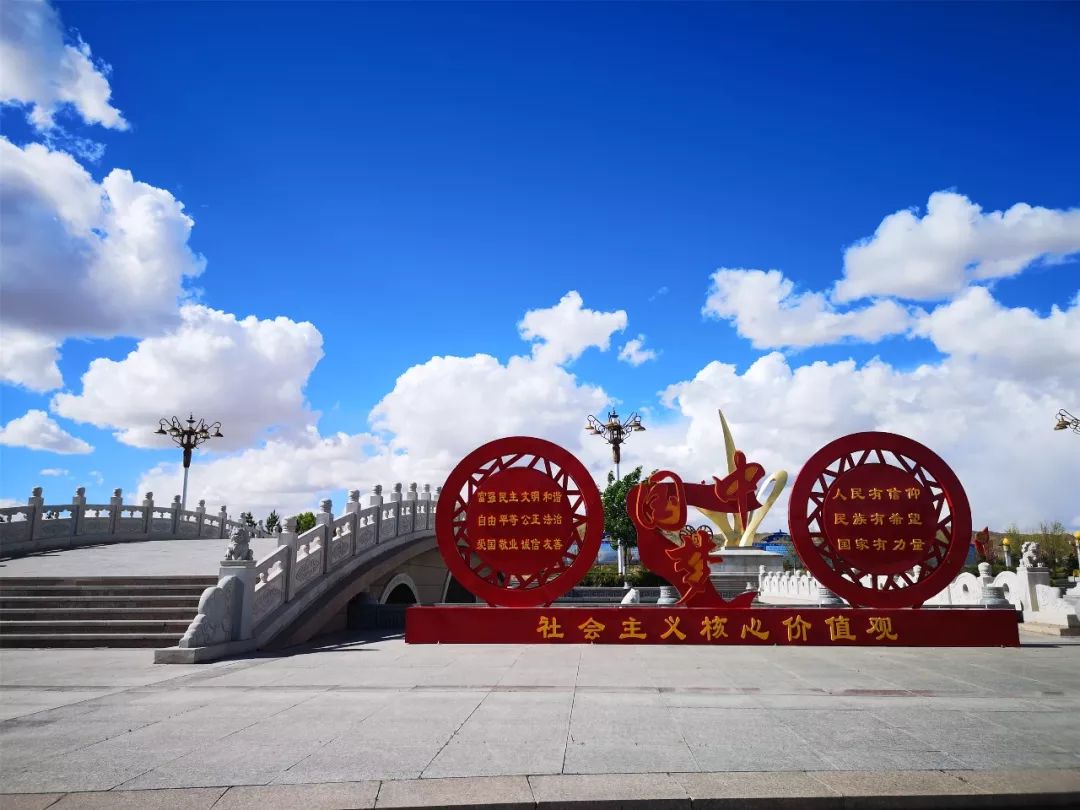 锦绣中华大美山川乌拉特中旗的蓝天白云又刷爆朋友圈