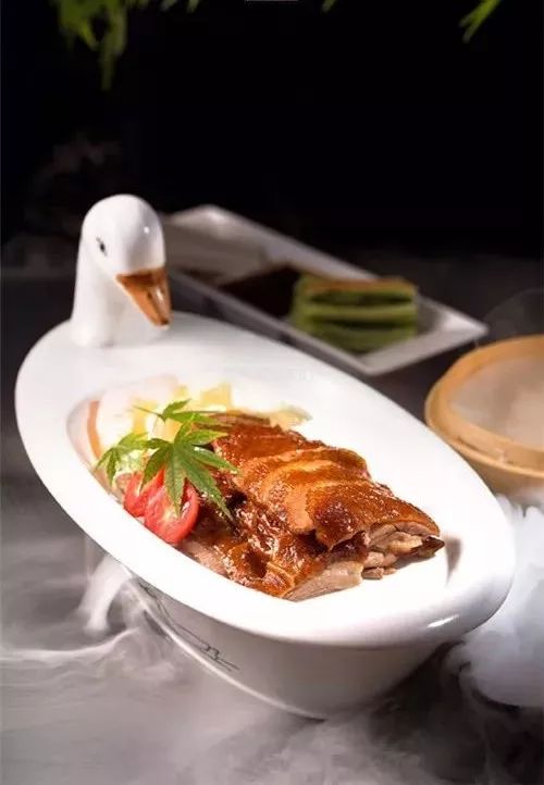 卷特色卤猪肘黄金酥皮鸭凉拌海蜇冰镇萝卜酱汁萝卜烟熏酱汁肉特色萝卜