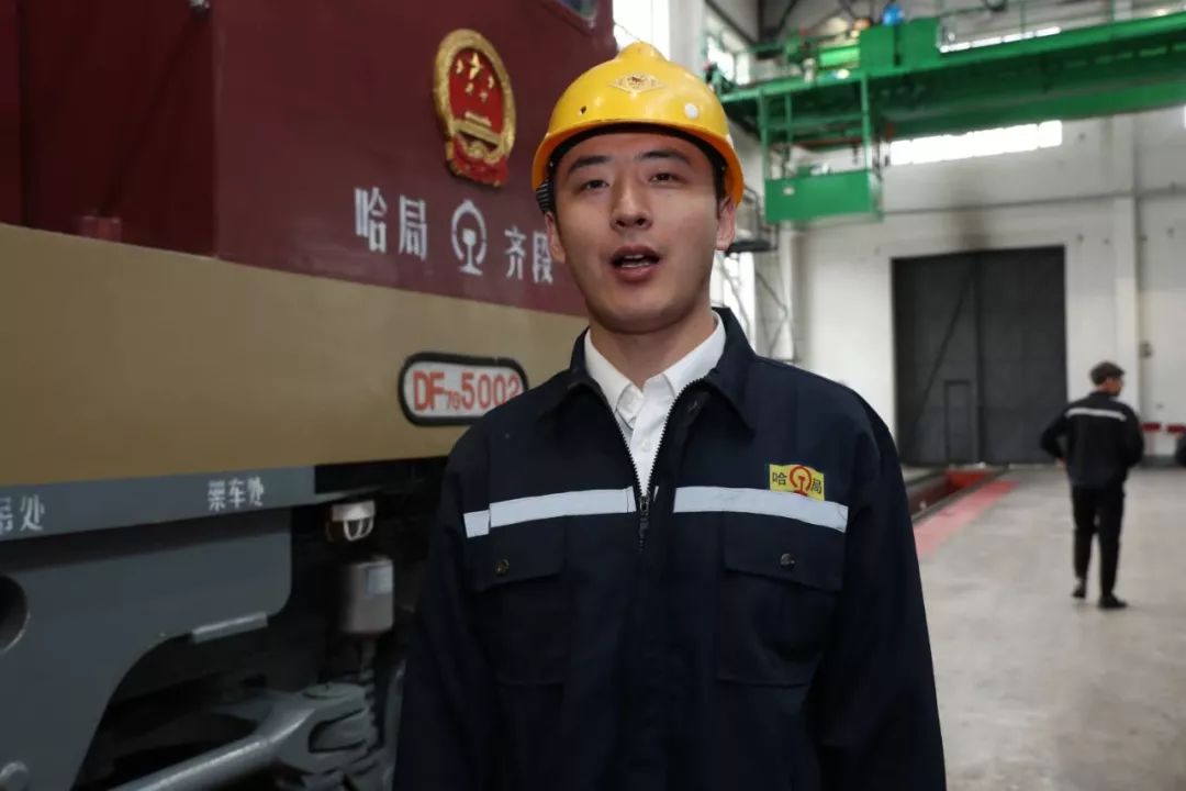 齐齐哈尔机务段 李玉维聆听劳模事迹之后,我心潮澎湃,热血沸腾.