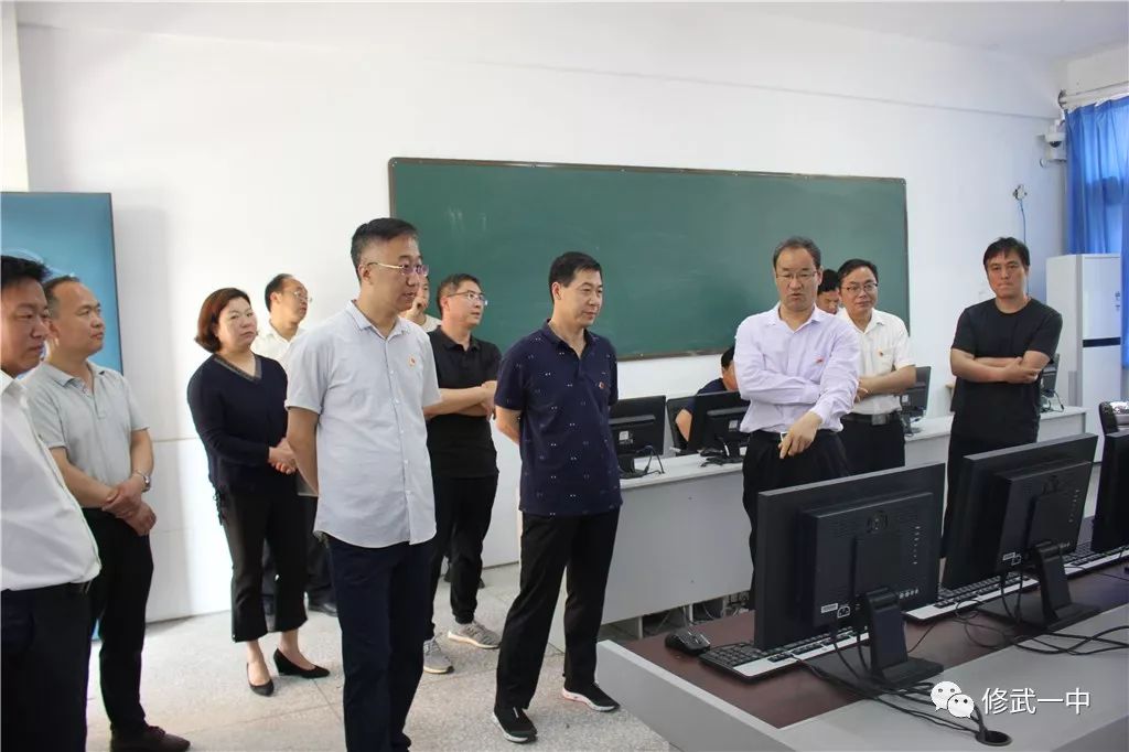 县教体局领导对我校高考准备工作进行视察_苗杰