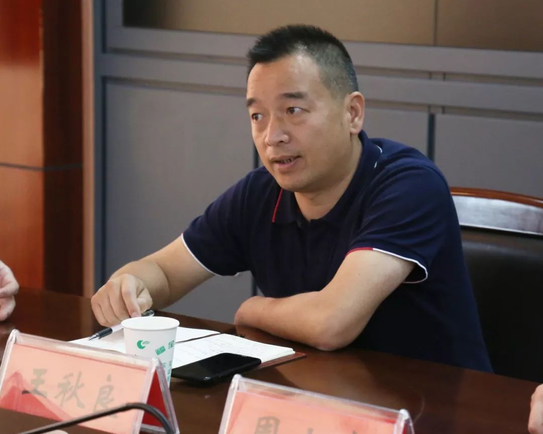 区委常委纪委书记监委主任徐凯盛以人大代表身份进选区