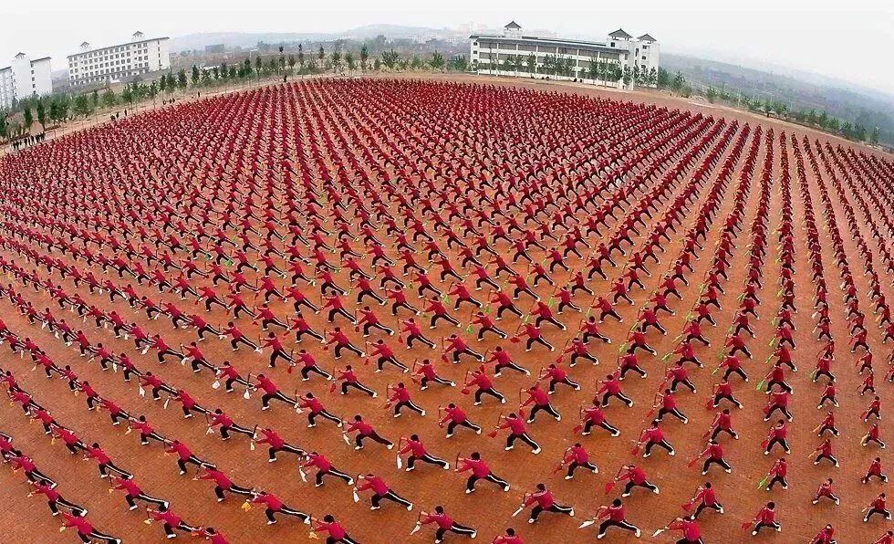 环境大巴车到达嵩山少林塔沟武校(领队教练员全程监护)温州集合出发