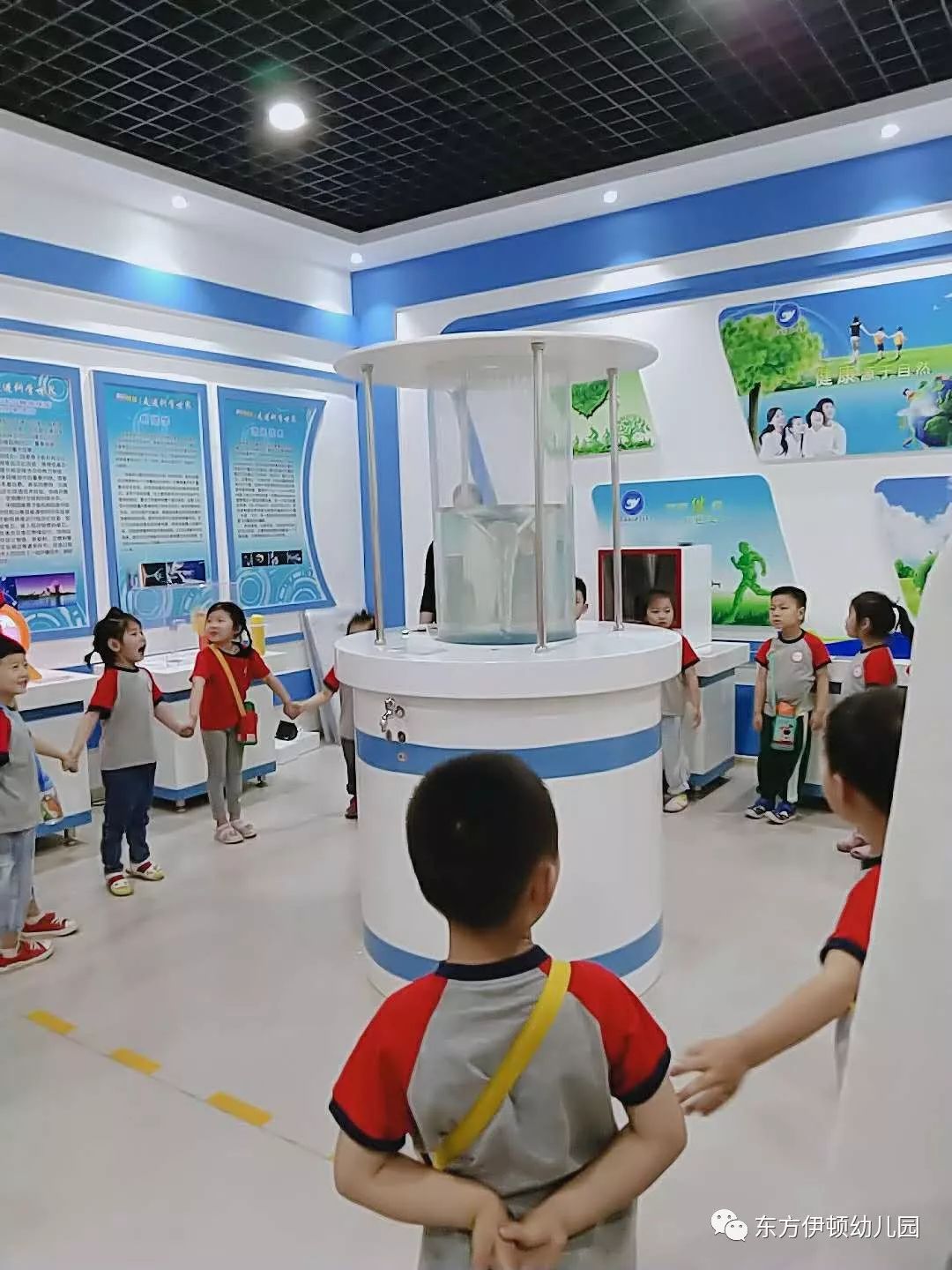 东方伊顿幼儿园社会活动--走进科普馆_科学