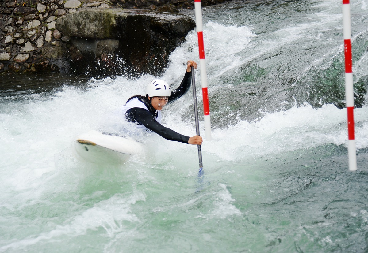 原创第二届青年运动会皮划艇激流回旋决赛开浆张家界