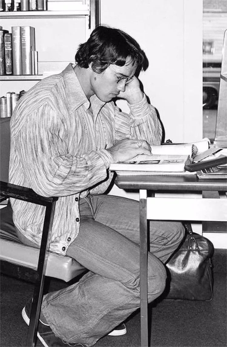 72岁遭人猛踹还能弹飞对方,这个男人的小宇宙真心燃烧了一辈子_阿诺·