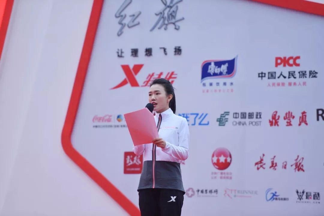 连续三年主持长马开幕式优良dj梁优 连续两年主持半马颁奖活力dj 小乔