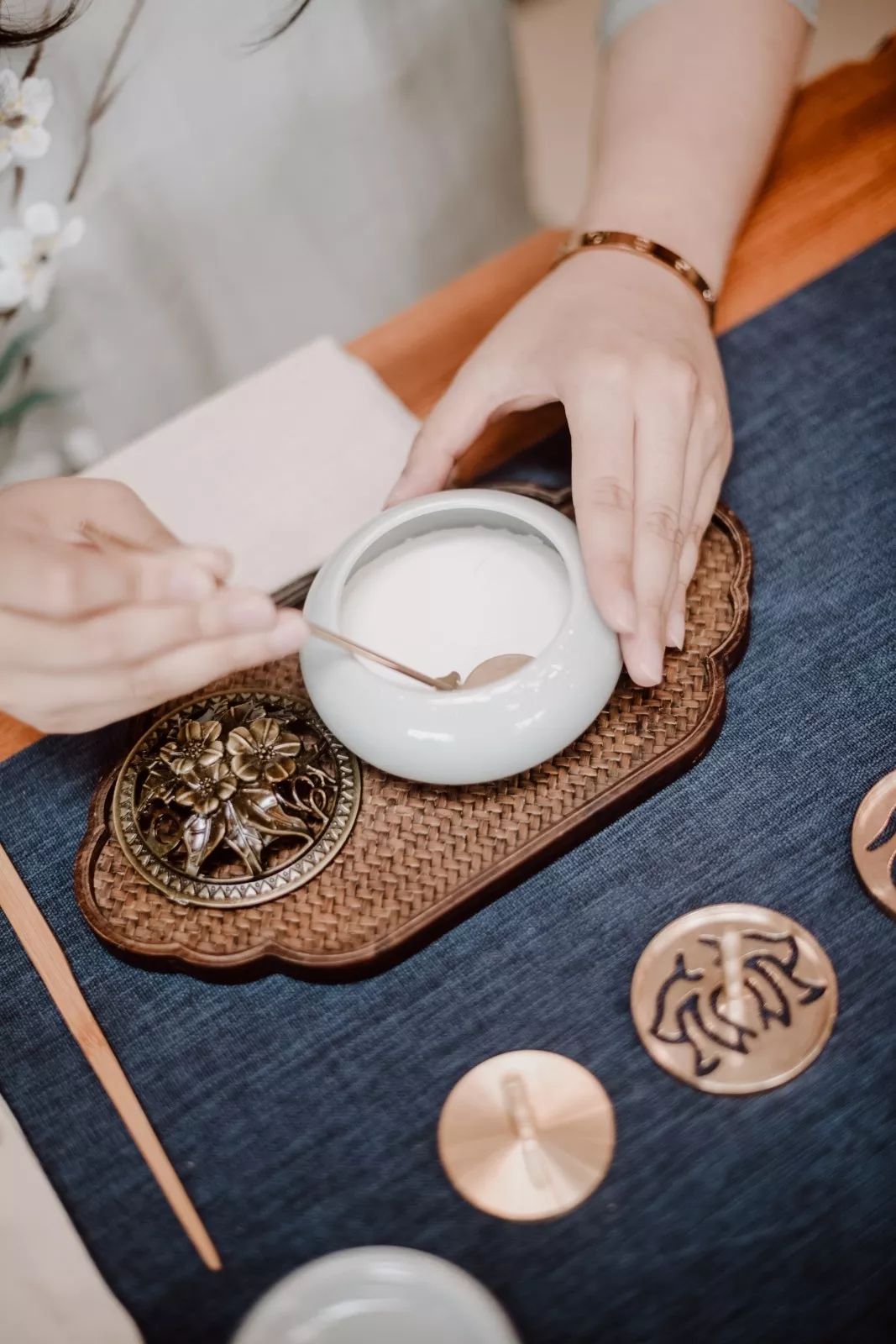 简书焚香点茶琴律与君遇见知己驭鉴东方美学