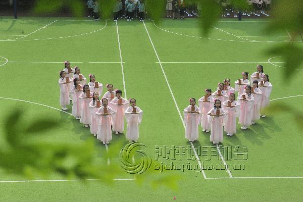 诵经典传承民族精神汇育学校举办经典诵读队列操比赛