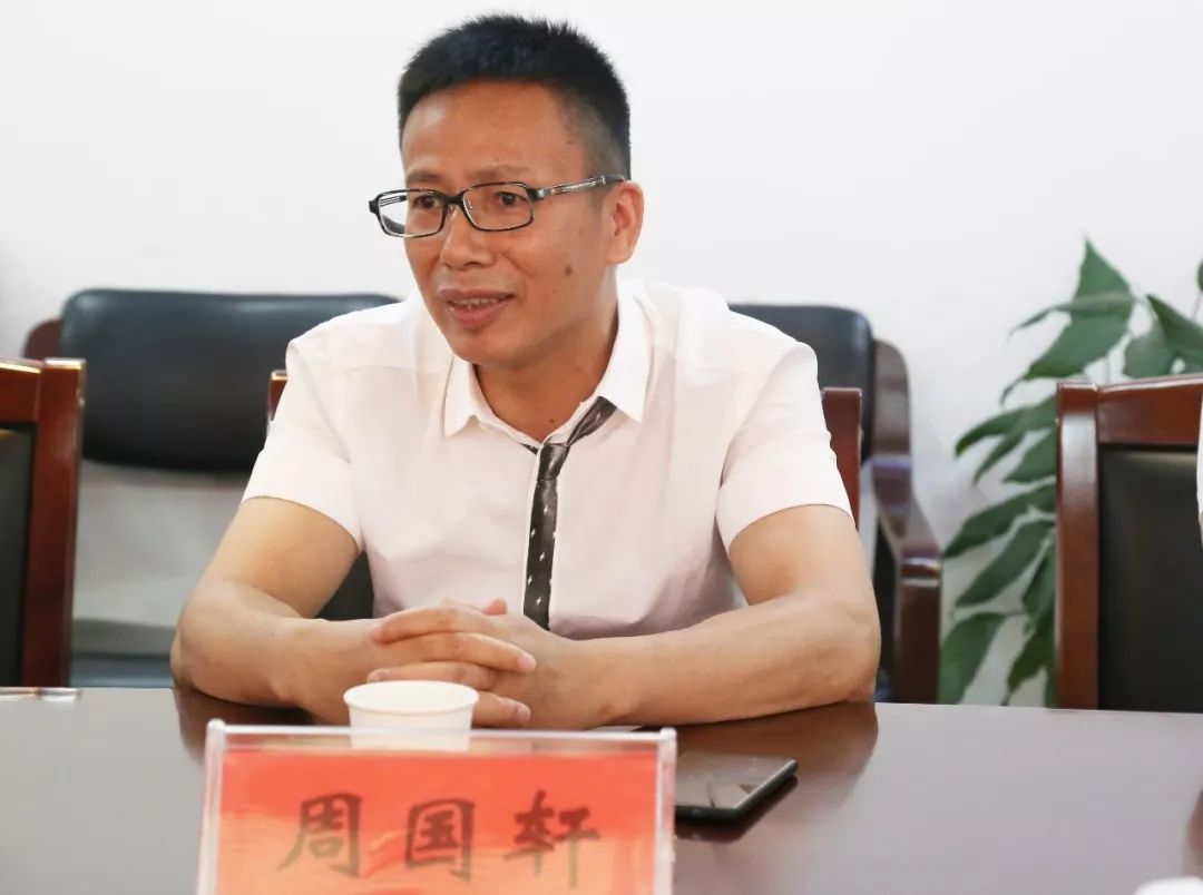 区委常委纪委书记监委主任徐凯盛以人大代表身份进选区