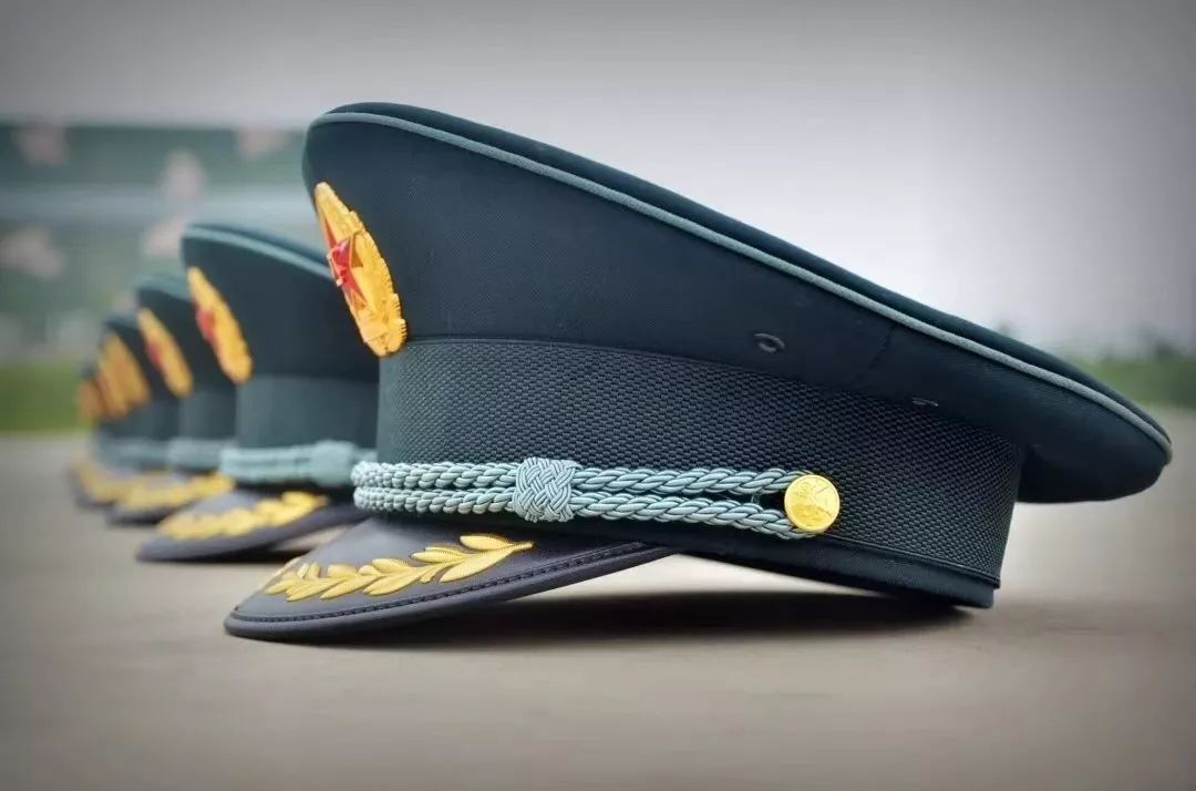 感动数理 | 人物期刊61数理学院2016级国防生团队