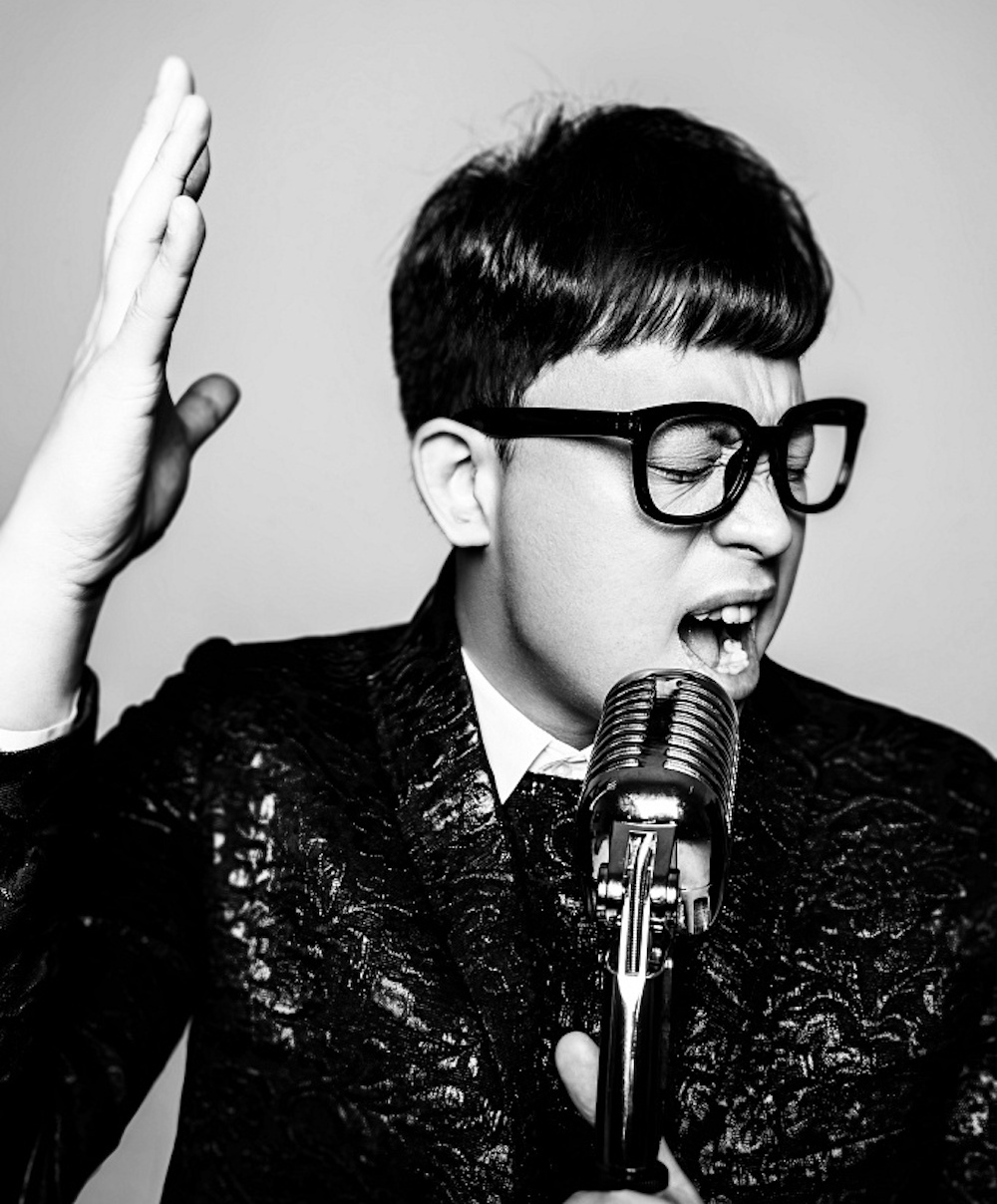 倒也不是说这首歌里金润吉表现的最好,只是说他的声音的独特程度可能