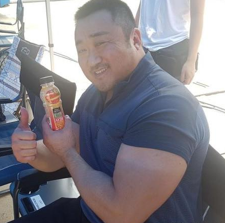 釜山行马东锡自爆明年将结婚女友小17岁外形靓丽养眼