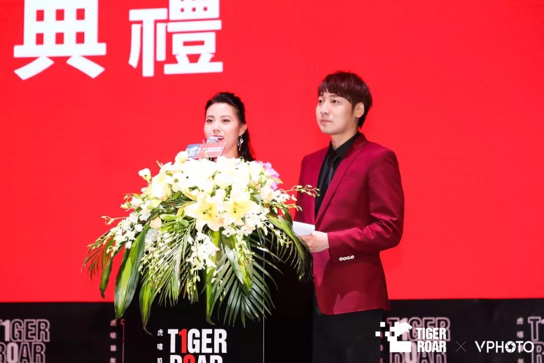 本届虎啸奖颁奖典礼由东方卫视知名主持人陈立青和郑琳倾情主持,中国