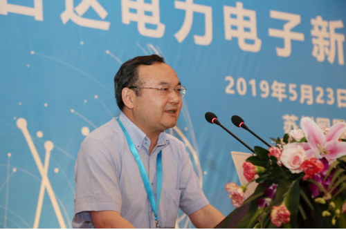 李泽元教授共同为获得2019年"中达学者"荣誉称号的上海交通大学蔡旭