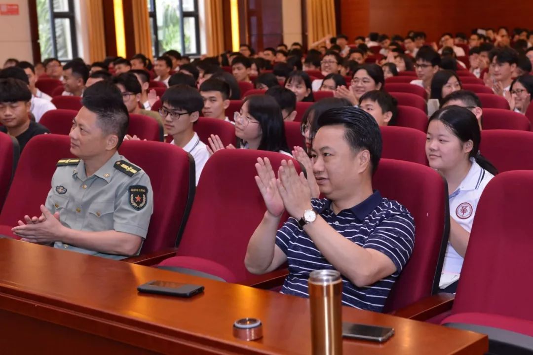 保家衛國礪青春 ——普寧市武裝部,教育局聯合到普寧華僑中學舉行2019