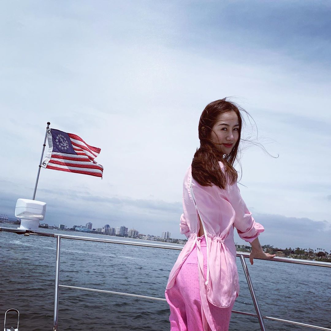 1/ 15 2013年,孙悦与妻子超模陈露结婚,两个人的颜值都很高,成为体坛