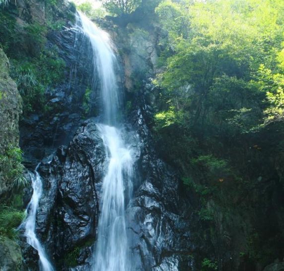 桐城大石板瀑布图片