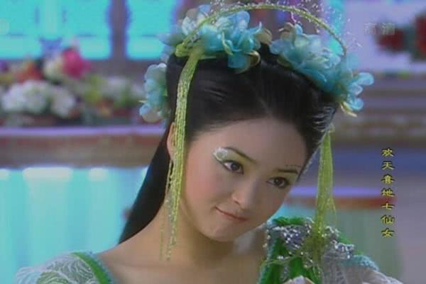 蒋欣在《欢天喜地七仙女》中饰演机灵好动的四仙女.