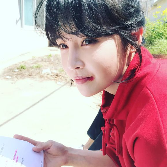 tara全宝蓝转型演员逆生长完美童颜饰不良少女毫无违和感