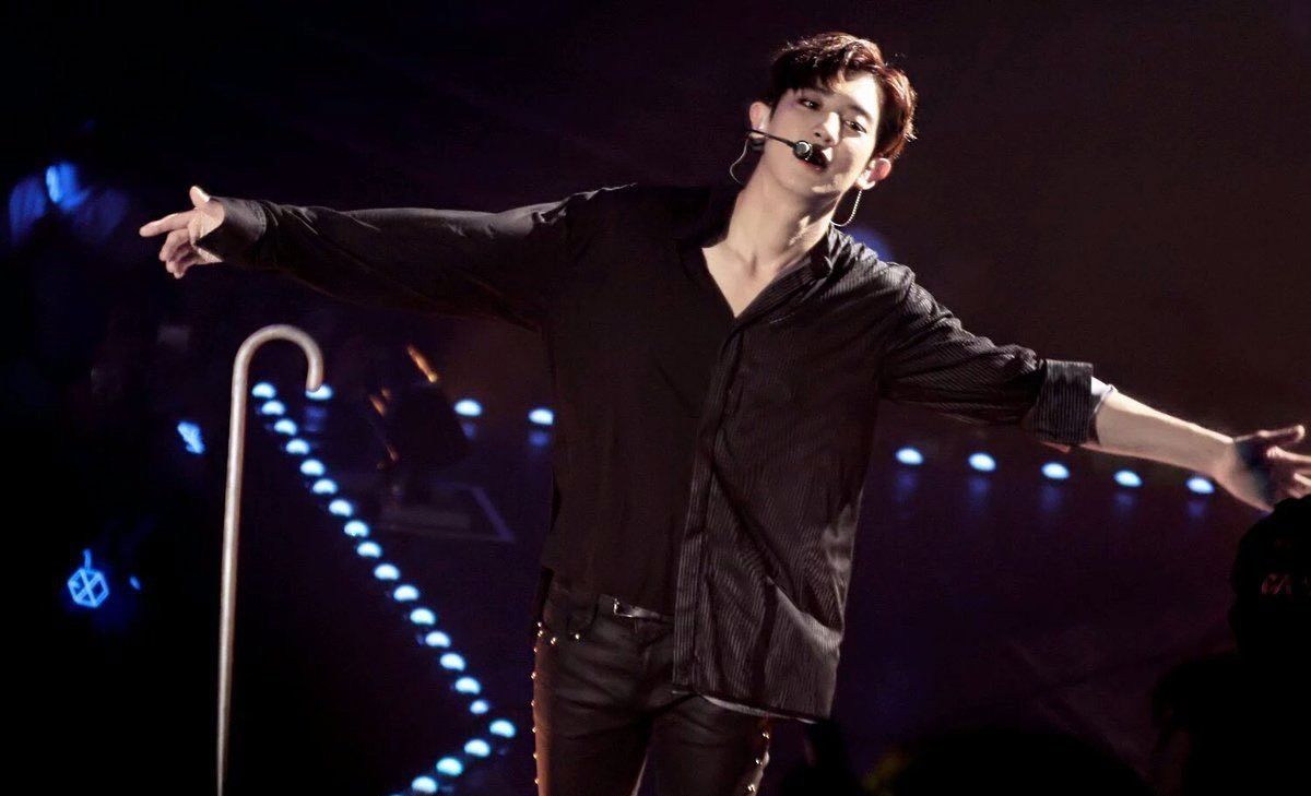 举铁男孩朴灿烈的另一个爱好,篮球照为什么是这么黑乎乎?