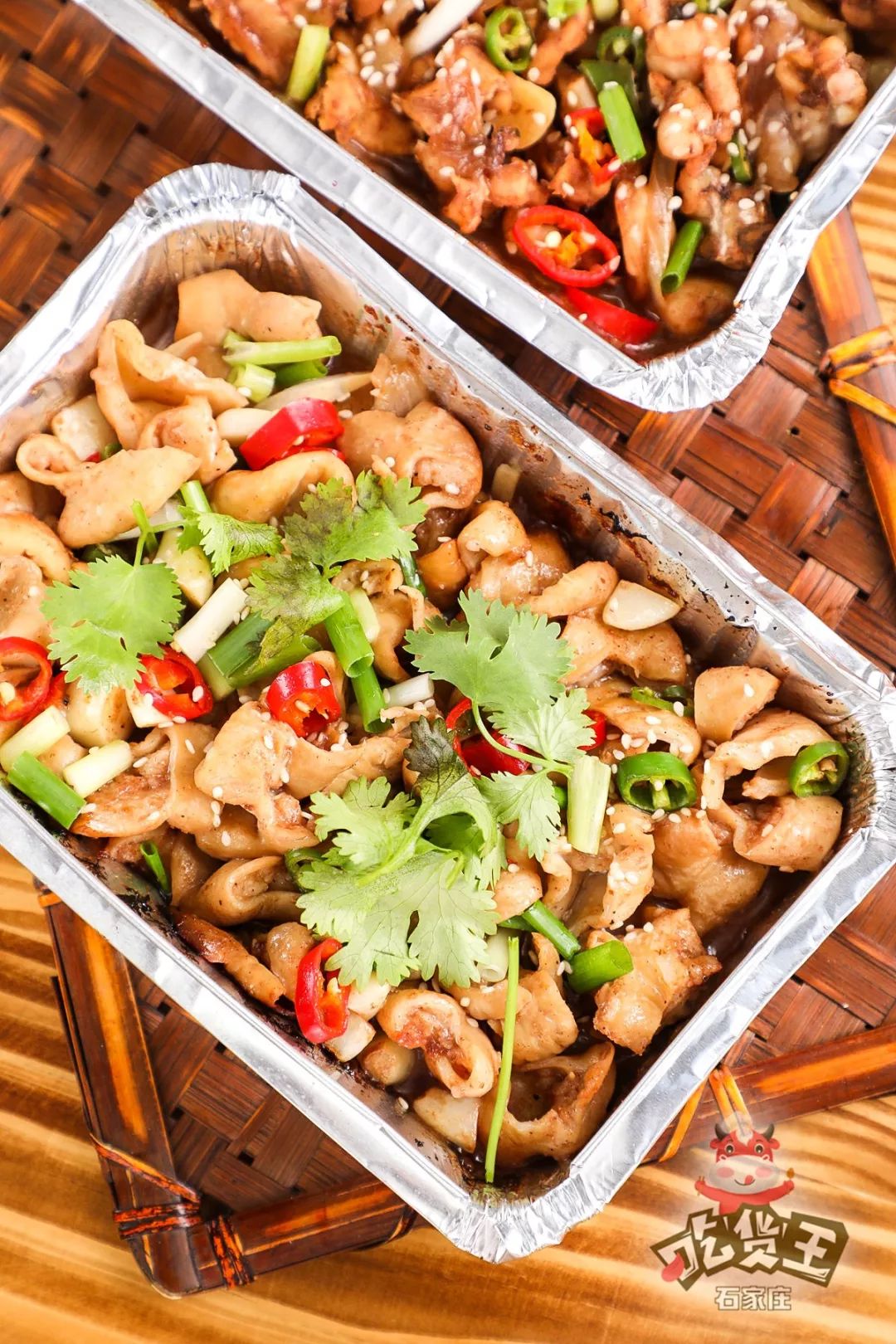 锡纸肥肠不爱吃辣的小伙伴还有蒜蓉龙虾可以选择,蒜香的味道很浓,光是