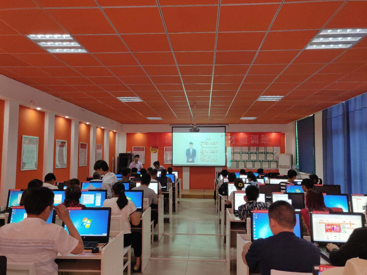 内乡县电商进农村综合示范项目第五十二期电商人才培训班开课啦