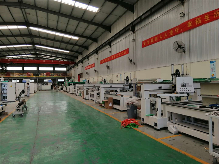 定制家具六面钻批量化生产工厂